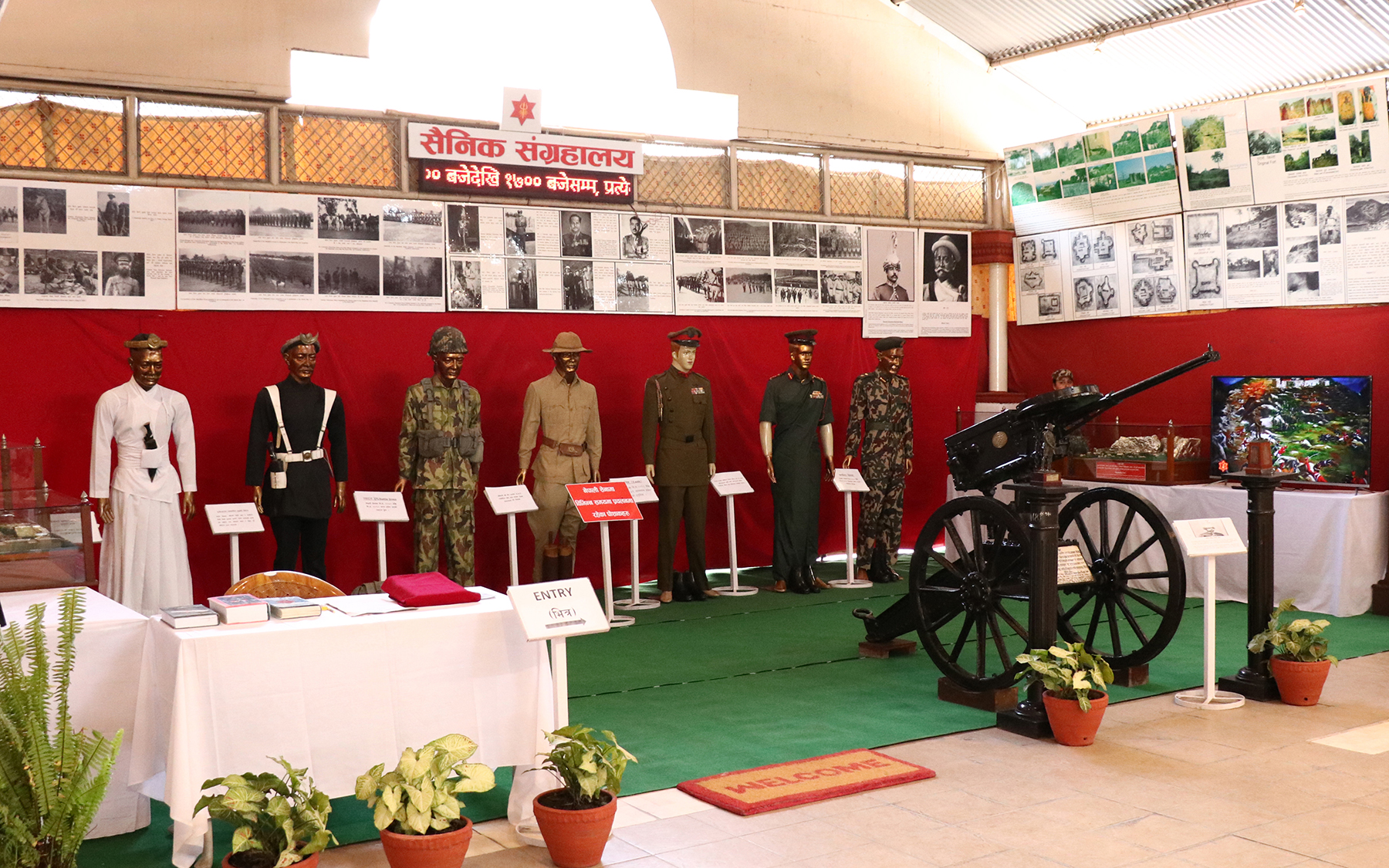 सैनिक मुख्यालय जङ्गी अड्डा परिसरमा सेनाका तस्बिर तथा युनिट विशेष प्रदर्शनी (तस्बिरहरु)