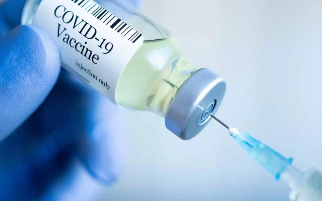 कैलालीमा कोरोना विरुद्ध ‘फाइजर’ खोप लगाइँदै