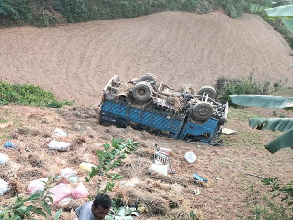 सल्यानमा मिनी ट्रक दुर्घटनाः ४ जनाको मृत्यु