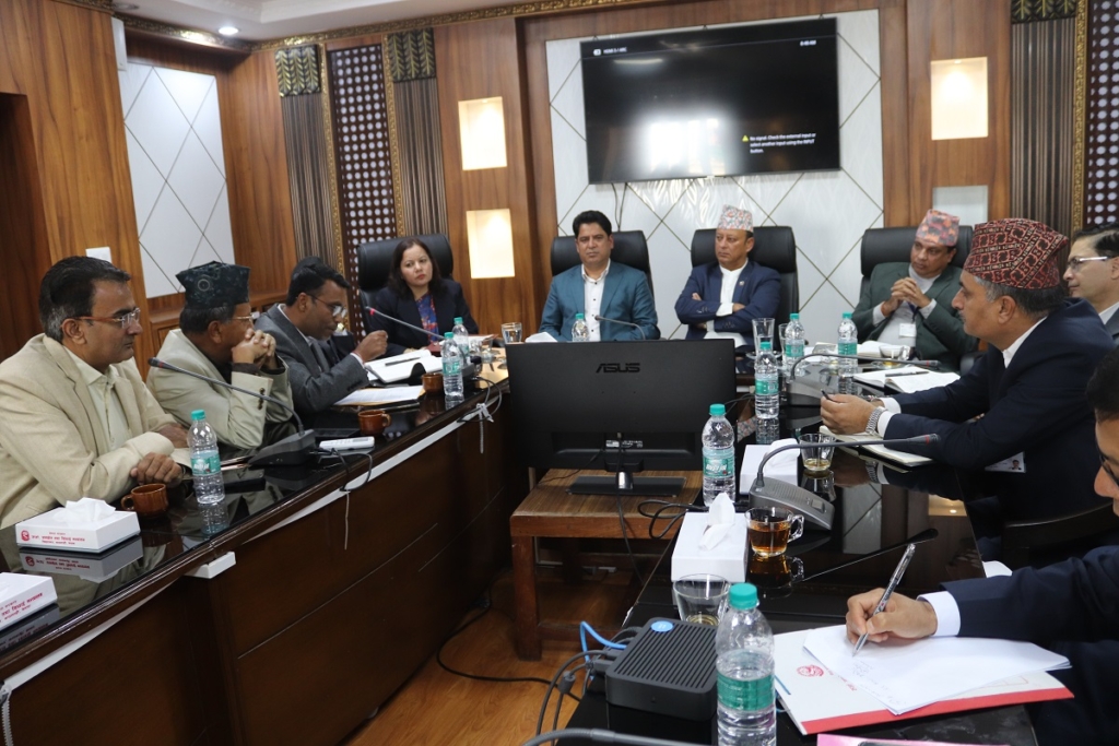 काटिएको उद्योगको लाइन जडान गर्न ऊर्जामन्त्री र उद्योगमन्त्रीसँग आग्रह