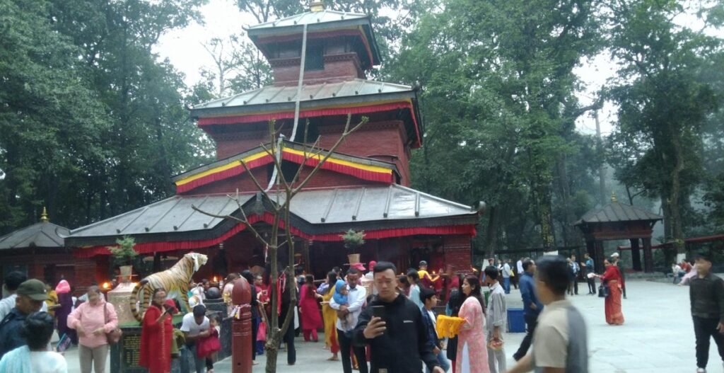 बागलुङका शक्तिपीठमा भक्तजनको घुइँचो