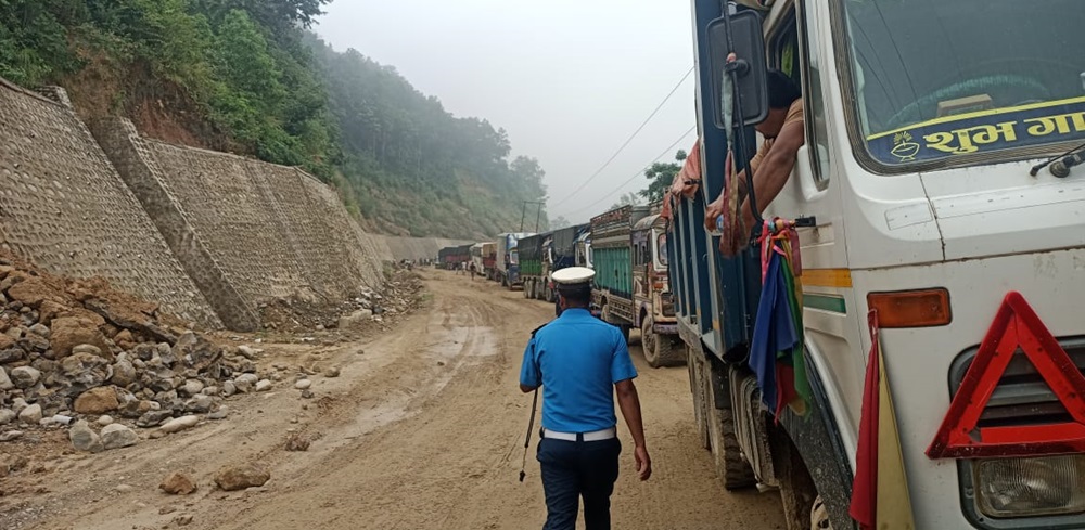 नवलपरासीको दाउन्नेमा भासिएको सडक एकतर्फी खुल्यो