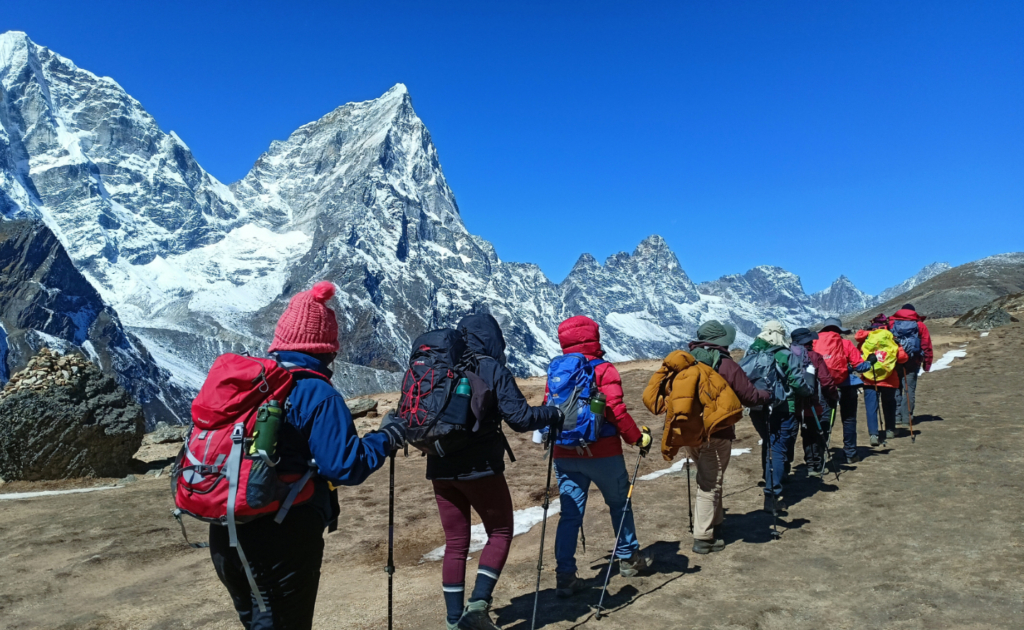 खुम्बु क्षेत्र पर्यटकले खचाखच, लुक्लामा एकै दिन २०० उडान
