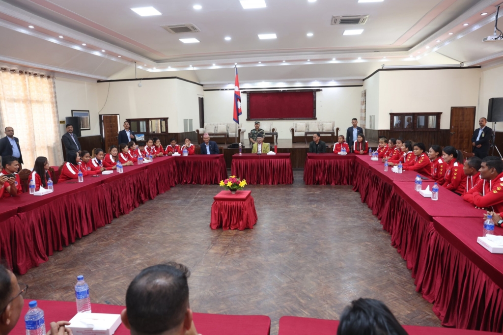 उपविजेता बनेको नेपाली टोलीलाई प्रधानमन्त्रीको सान्त्वना : विजेता भइएन भन्दैमा दुःख नमानौँ
