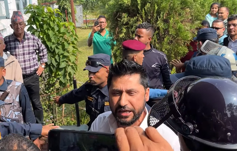 इजलासमा रविमाथि दुर्व्यवहार भएको भनाइप्रति कास्की प्रहरीको आपत्ति