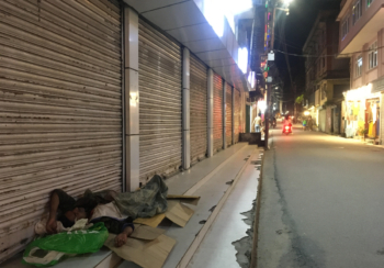 न घर छ न डेरा, दरबारमार्ग र ठमेलका चिसो भुइँमा खुला आकाशमुनि बित्छन् रात