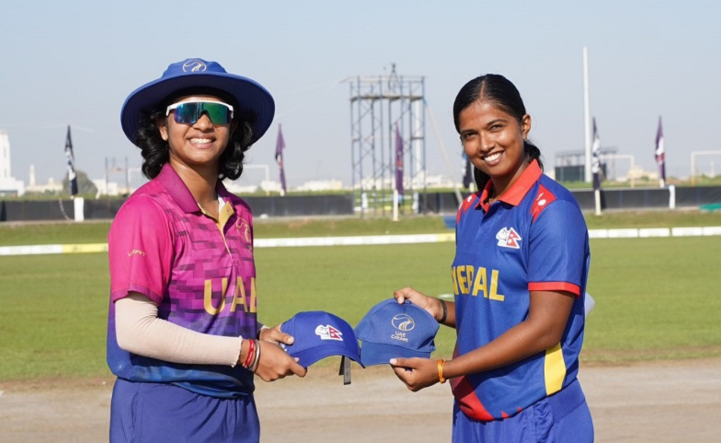 यूएईसँगको खेलमा नेपाल टस हारेर बलिङ गर्दै