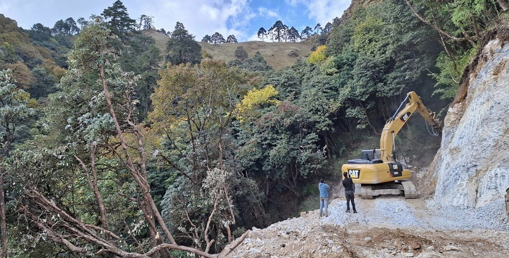 विकट गुर्जागाउँ जोड्ने सडकको देउरालीसम्म ‘ट्रयाक’ खुल्यो