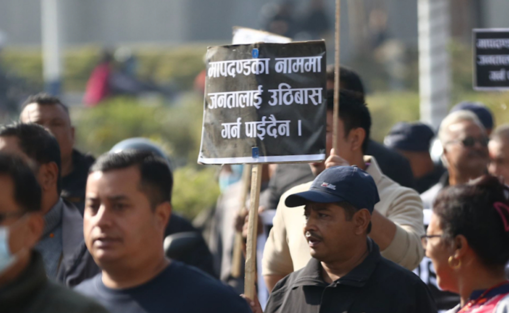 खोला किनारको मापदण्ड खारेज गर्न माग गर्दै र्‍याली