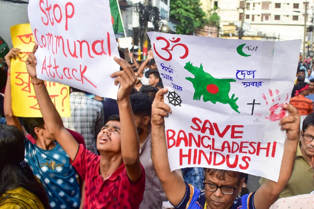 बंगलादेशमा धार्मिक अगुवामाथि देशद्रोहको मुद्दा, हिन्दु समुदाय सडकमा