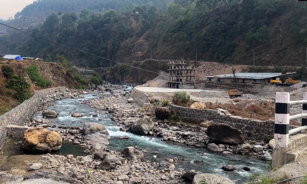 सीमा विवादका कारण बाग्लुङको ढोरपाटनमा बसपार्क निर्माण अवरुद्ध