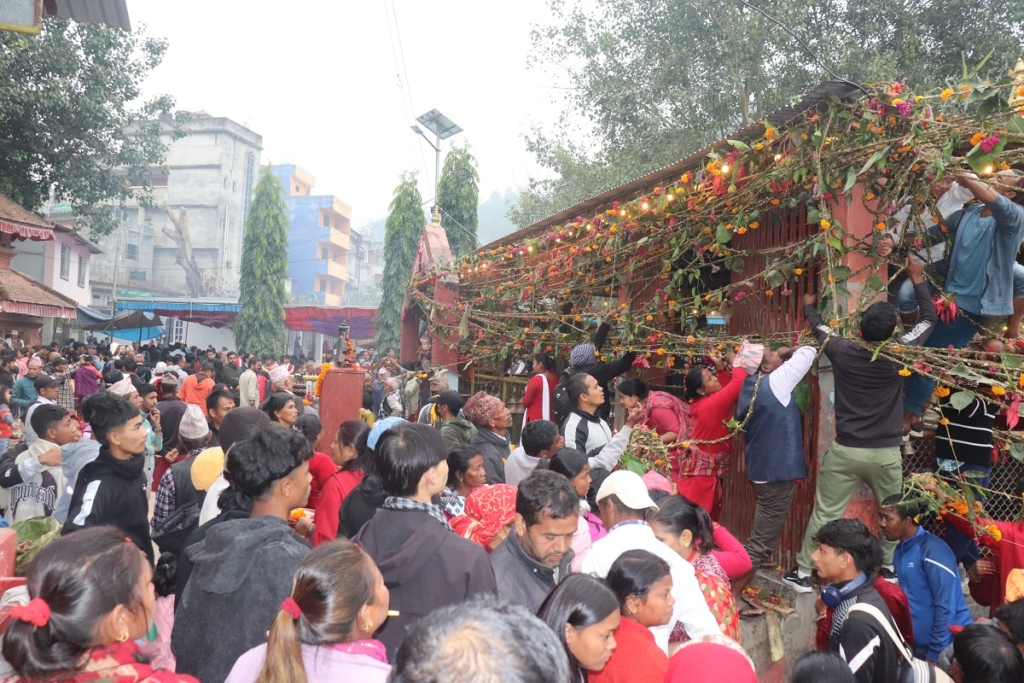 नुवाकोटको देवीघाटमा भक्तजनको घुइँचो
