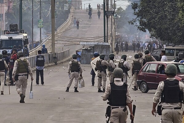 भारतको मणिपुरमा फेरि भड्कियो हिंसा, इम्फाल उपत्यकामा कर्फ्यु