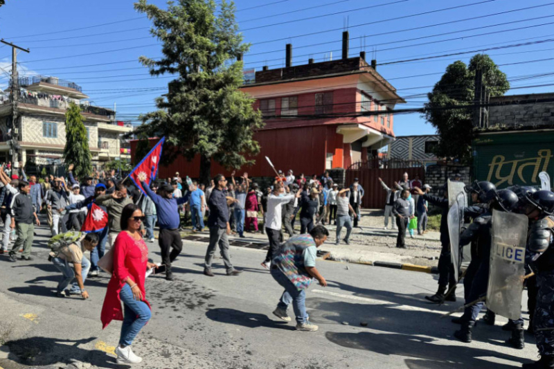 सादा पोसाकका प्रहरीमाथि रास्वपाका कार्यकर्ताको हातपात