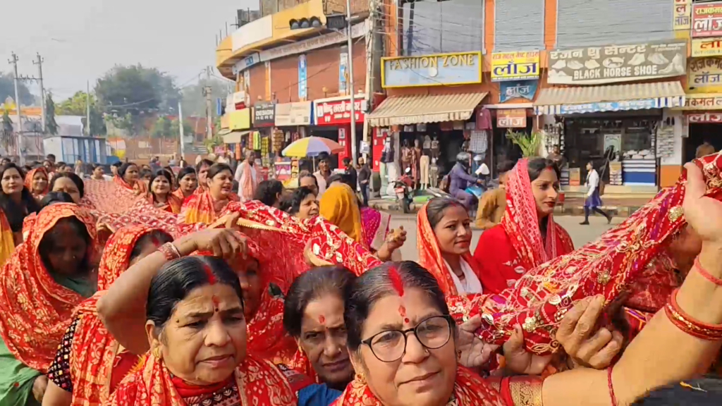 विवाहपञ्चमीः जानकी मन्दिरमा १०८ मिटरको चुनरी चढाइयो