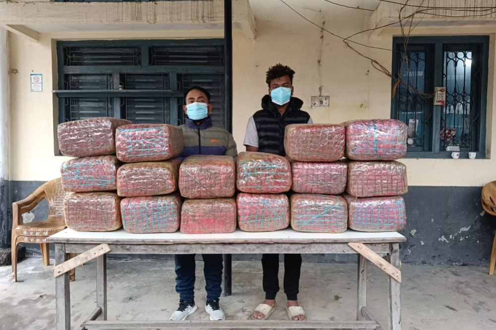 मालवाहक ट्रकबाट १६० किलो गाँजा बरामद