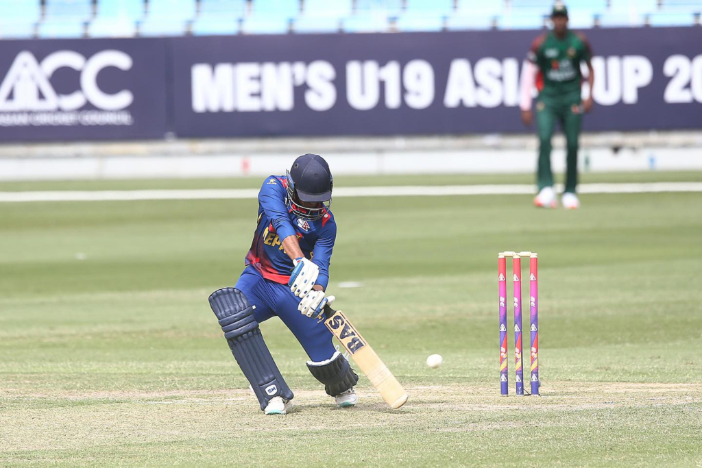 नेपालले दियो बंगलादेशलाई १४२ रनको लक्ष्य