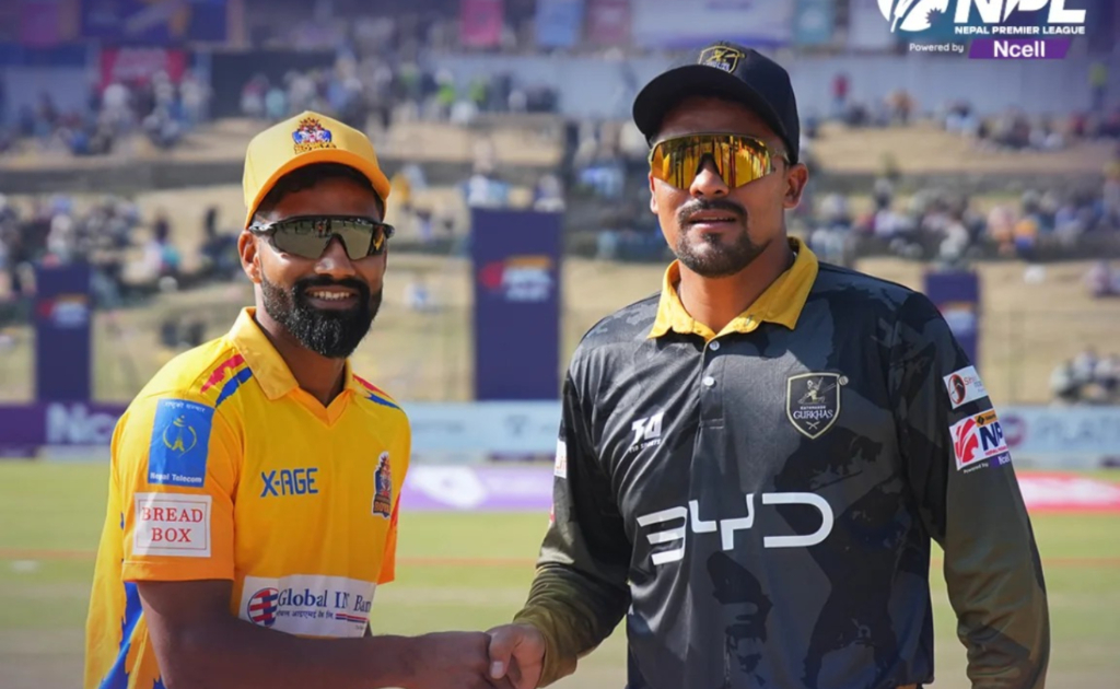 सुदूरपश्चिम रोयल्सविरुद्ध टस जितेर पहिले फिल्डिङ गर्दै काठमाडौं गुर्खाज