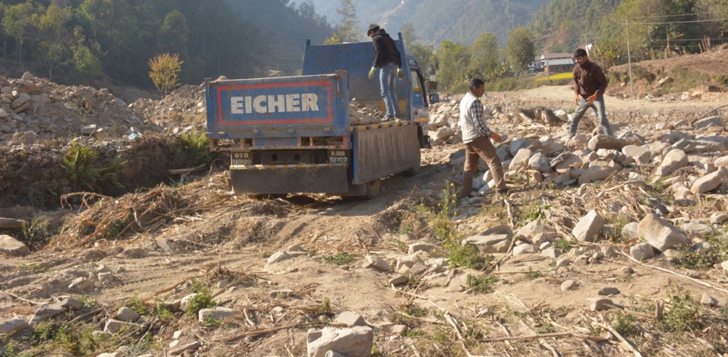 बाढीको वितण्डापछि जुर्मुराउँदै बेथानचोकका किसान
