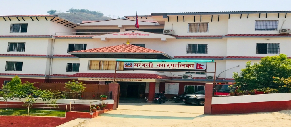 मन्थली अस्पताल भवन पालिकालाई हस्तान्तरण