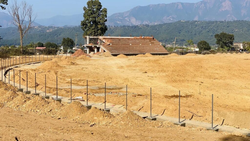 हेटौँडा–६ स्थित गौरिटार रङ्गशालामा पाँच वटा पिचसहितको क्रिकेट मैदान बन्दै