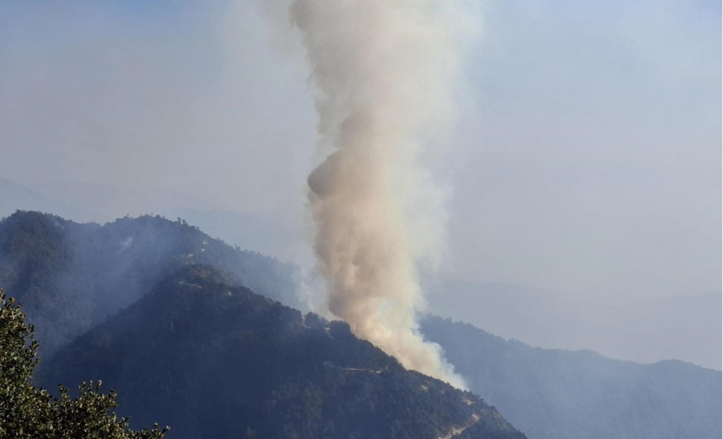 काभ्रेको महाभारत जंगलमा आगलागी, नियन्त्रण बाहिर आगो