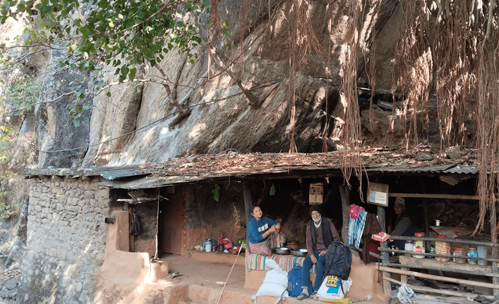 २९ वर्षदेखि ओडारमा व्यापार गर्दै आएका छत्रबहादुर