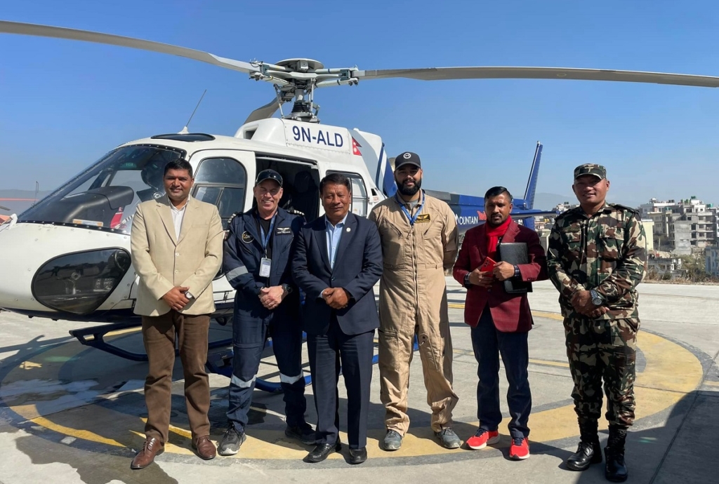 महोत्सव उद्घाटन गर्न हेलिकप्टर चढेर धादिङमा उपप्रधानमन्त्री सिंह