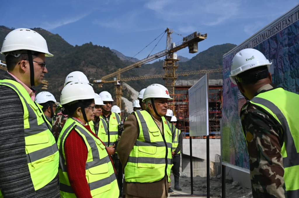 राष्ट्रपतिले गरे काठमाडौं–तराई मधेस द्रुतमार्ग आयोजनाको निरीक्षण