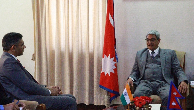 सचिव मुनु र गृहमन्त्रीबीच शिष्टाचार भेट