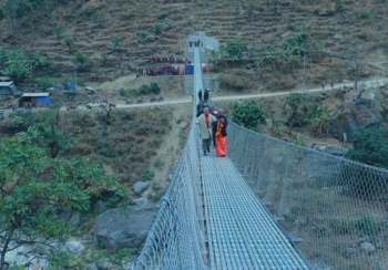 रुन्चेत र लुसिकाङ जोड्ने झोलुङ्गे पुल निर्माण