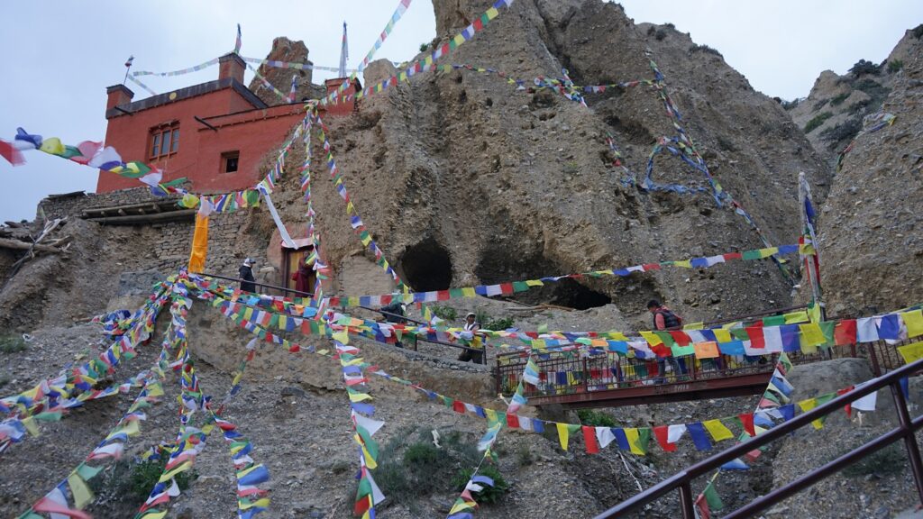 प्रचारप्रसारको अभावमा ओझेलमा पर्यो मुस्ताङको लुरी गुम्बा
