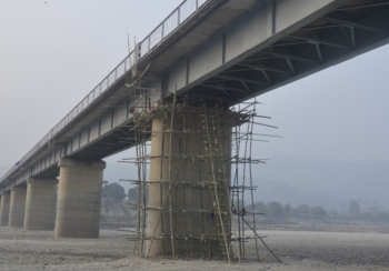 बागमती पुलको बिम चर्किएपछि मर्मत सुरु