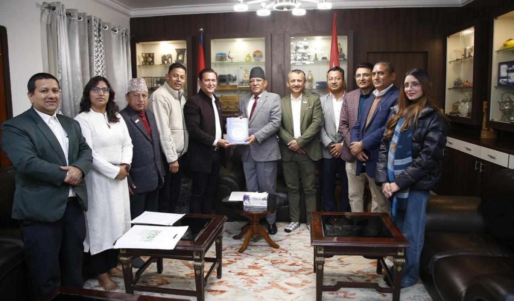 इप्पान प्रतिनिधिले भेटे प्रचण्डलाई, ऊर्जा क्षेत्रका समस्याबारे ध्यानाकर्षण