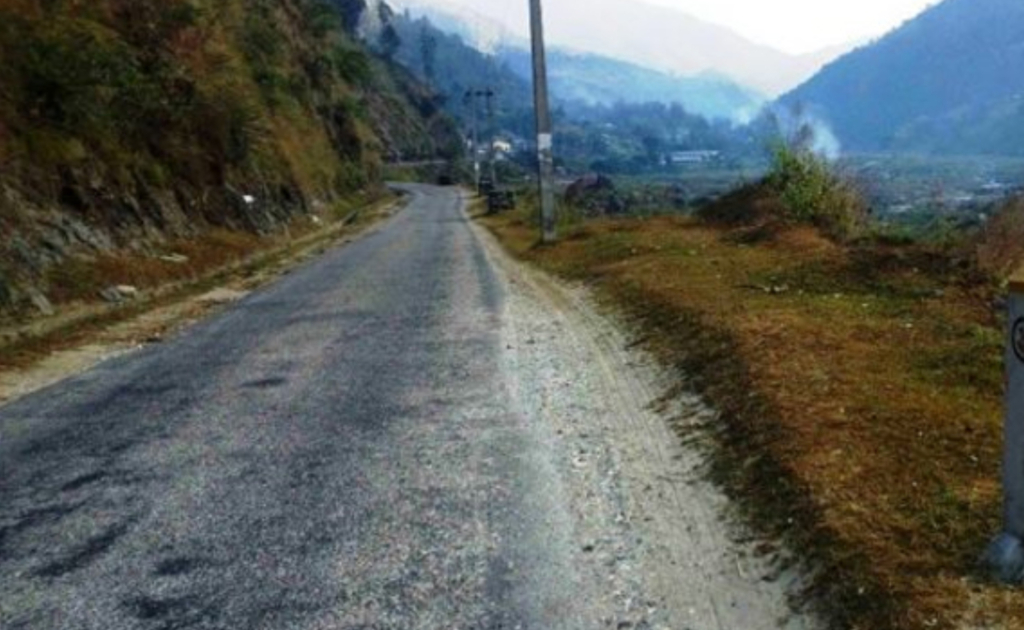 स्तरोन्नति गर्न फाखेल–हुमाने सडक बन्द
