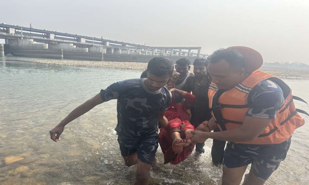 नारायणी नदिमा हाम फालेकी अनिताको सकुशल उद्वार