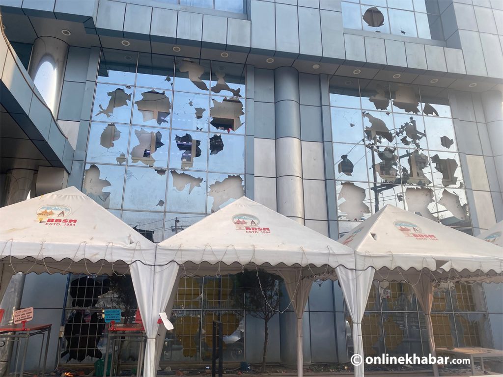 मृतकको संख्या ७४ पुग्यो, कोटेश्वरको भाटभटेनीमा पनि डढेको अवस्थामा एक शव भेटियो