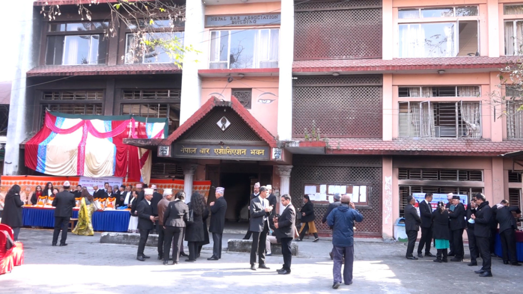 प्रतिनिधि सभा पुनःस्थापनासम्बन्धि मुद्दा छिटो निर्क्यौल गर्न सर्वोच्चलाई कानून व्यवसायीहरुको आग्रह