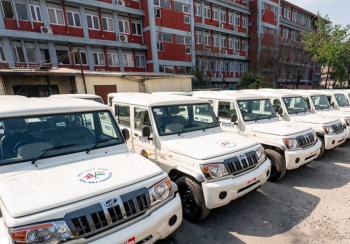 निर्वाचनका लागि भारतले नेपाल सरकारलाई उपहार स्वरुप पहिलो चरणमा ६१ वटा गाडी प्रदान