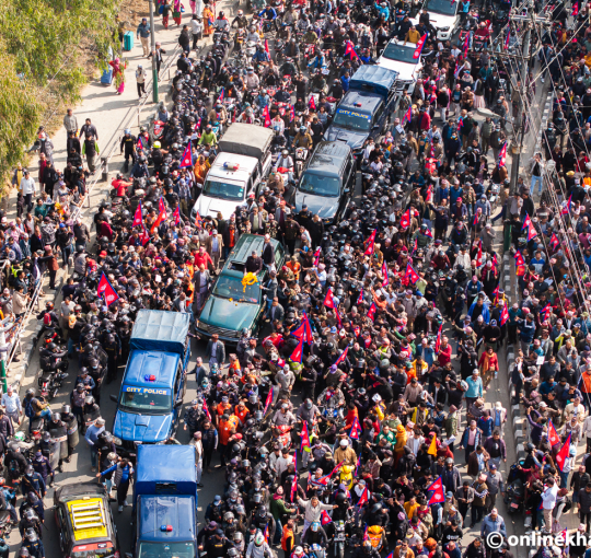 समर्थकहरुबाट घेरिँदै निर्मल निवास पुगे पूर्व राजा  ज्ञानेन्द्र शाह