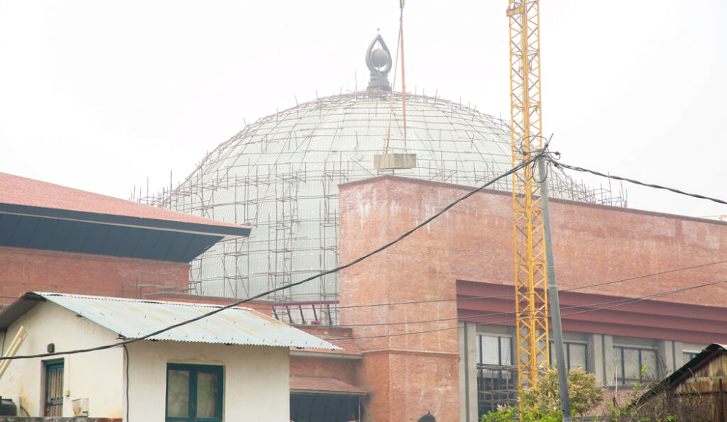 नवनिर्वाचित सांसद तयार, सिंहदरबारको संसद् भवन निर्माणकै पर्खाइमा