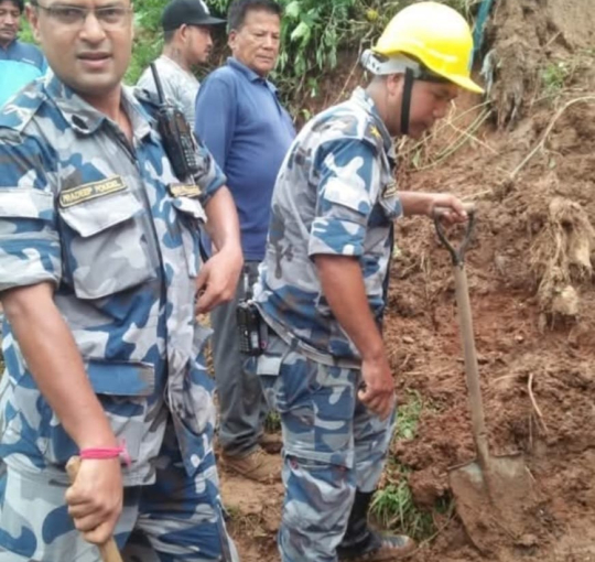 प्रहरीको कार्यालय भित्रै हातपात गरिएका डिएसपी प्रदिप पौडेल को हुन त !