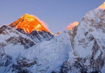 सगरमाथा दिवसः विश्वसामु नेपालको गौरव र हिमाली पर्यटनको