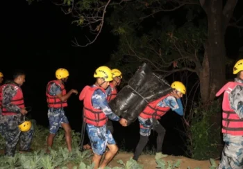 रोशी खोलामा फसेका यात्रुको मध्यरातमा उद्धार