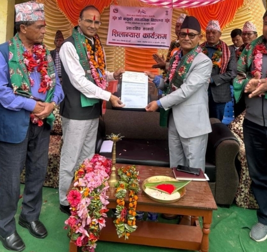 भारतीय राजदूतावासका सचिव र गाउपालिका अध्यक्षद्धारा संयुक्त रुपमा अछाममा विद्यालय भवनको शिलान्यास 4 शिलान्याश